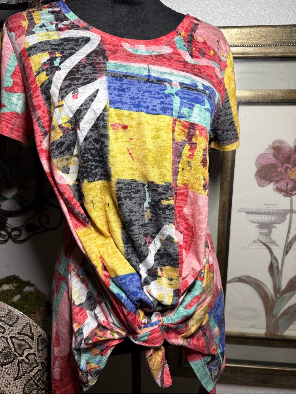 Chelsea & Theodore •Size XL• Abstract Graffiti Burnout Front Tie T-Shirt⁠